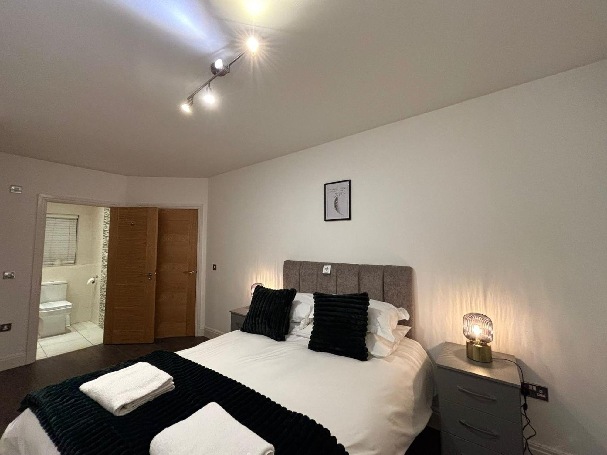 24-7 Secured City Centre Apartments With Free Underground Parking And Wifi Birmingham Exteriér fotografie